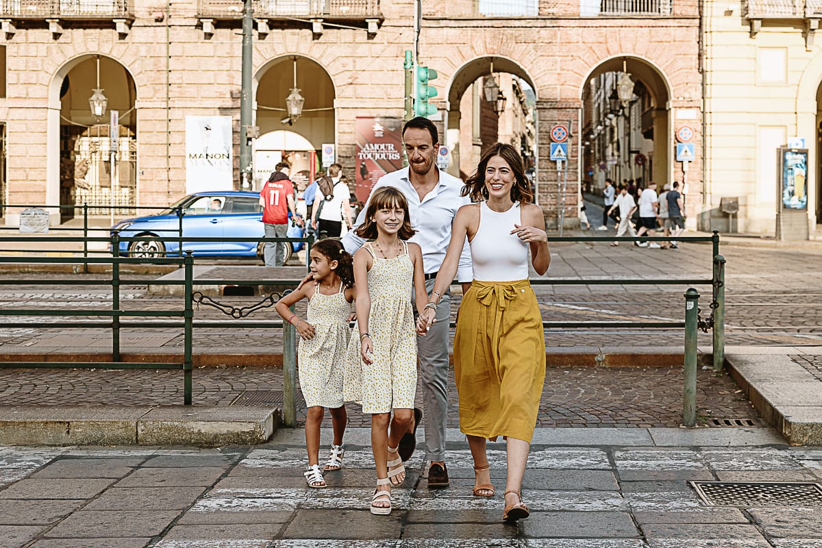 Fotografia di famiglia in vacanza a Torino: famiglia americana in piazza Castello.