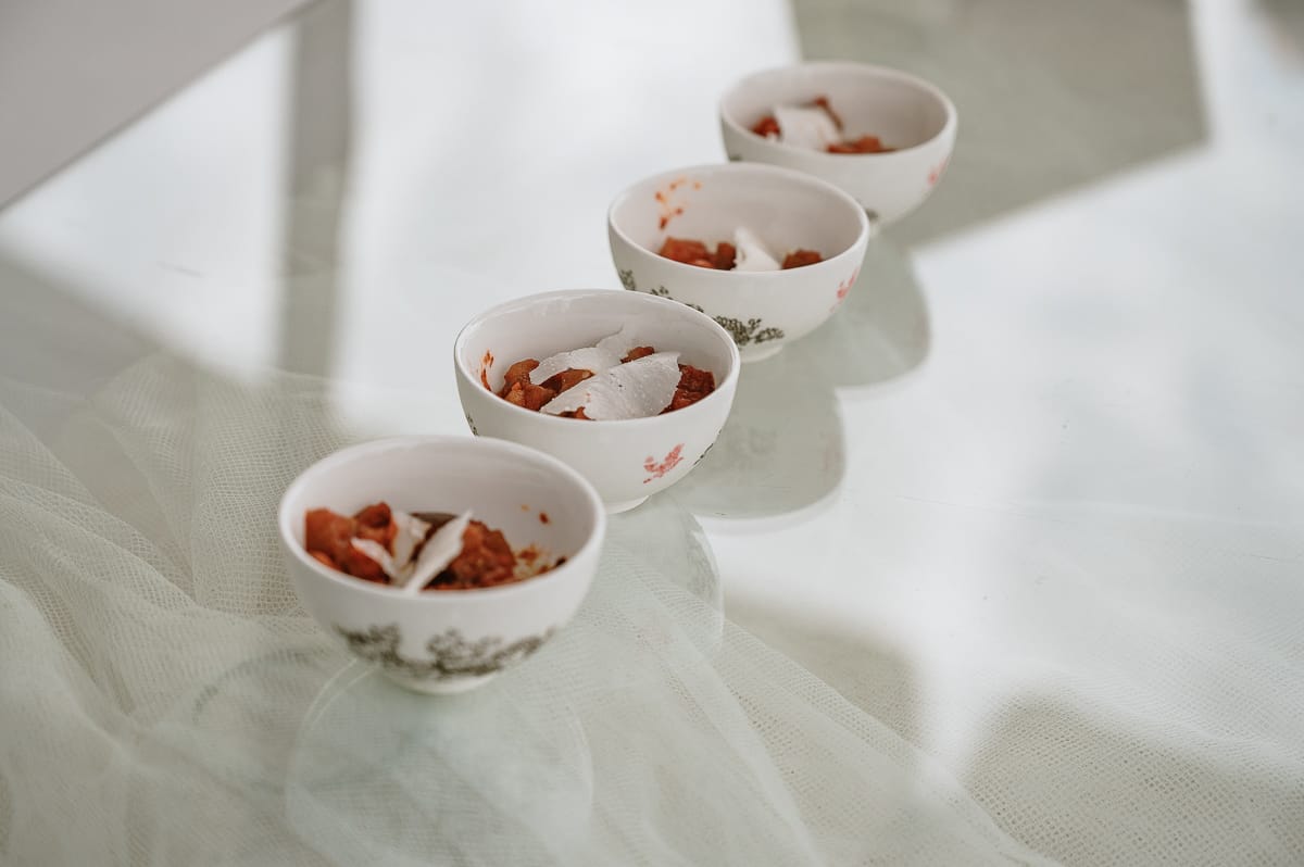 Fotografo matrimonio Torino. Momento aperitivo a Villa Ala. Cibo