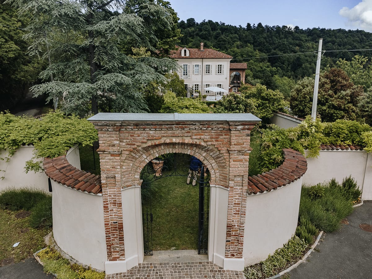 Matrimonio a Villa Ala di Rivalba (TO) Panoramica dell'ingresso dal drone.