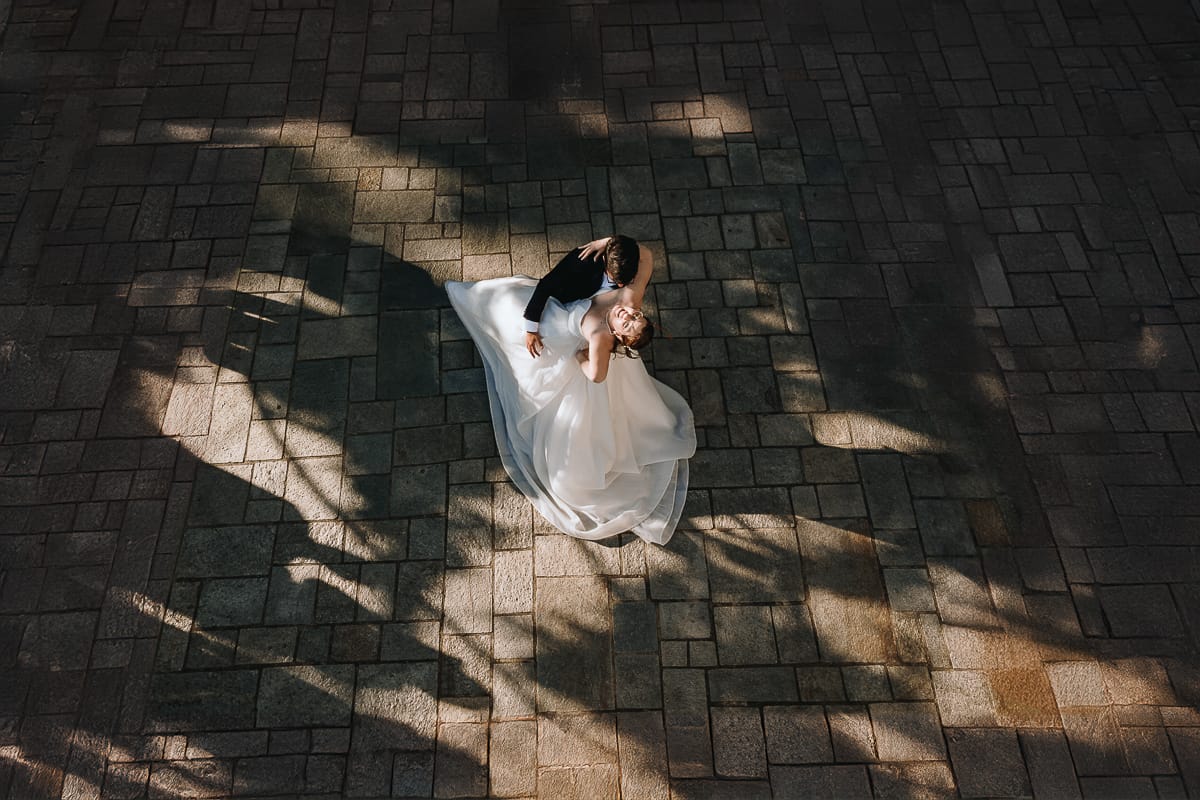 Fotografo matrimonio Torino. Ballo degli sposi nel patio di Villa Ala. Casquet. foto dal drone.