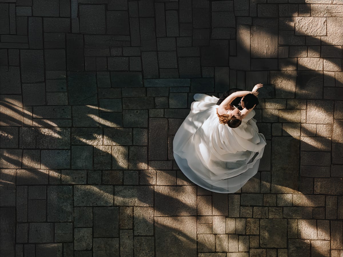 Fotografo matrimonio Torino. Ballo degli sposi nel patio di Villa Ala. Foto dal drone.