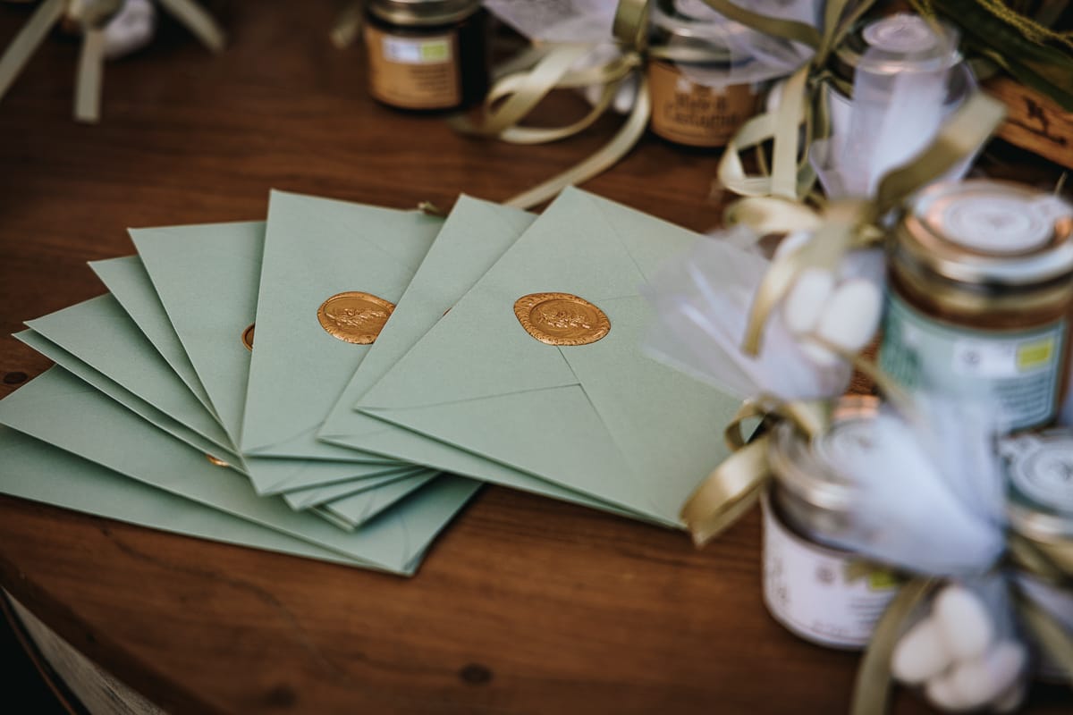 Fotografo matrimonio Torino. Bomboniere. Miele di produzione di Villa Ala.