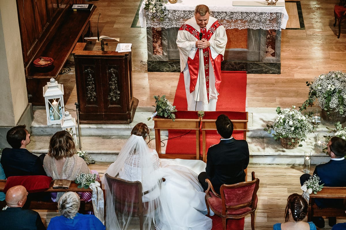 Cerimonia nella chiesa di Madonna della Scala. sposi visti dall'alto dell'organo.