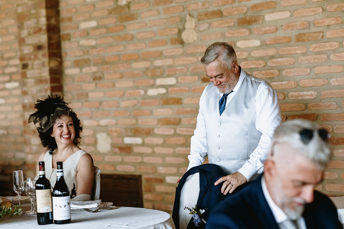 Fotografo matrimonio in Monferrato. Matrimonio di Serena e Fabrizio al Vecchio Castagno di Cocconato d'Asti. Pranzo nuziale. ISposi