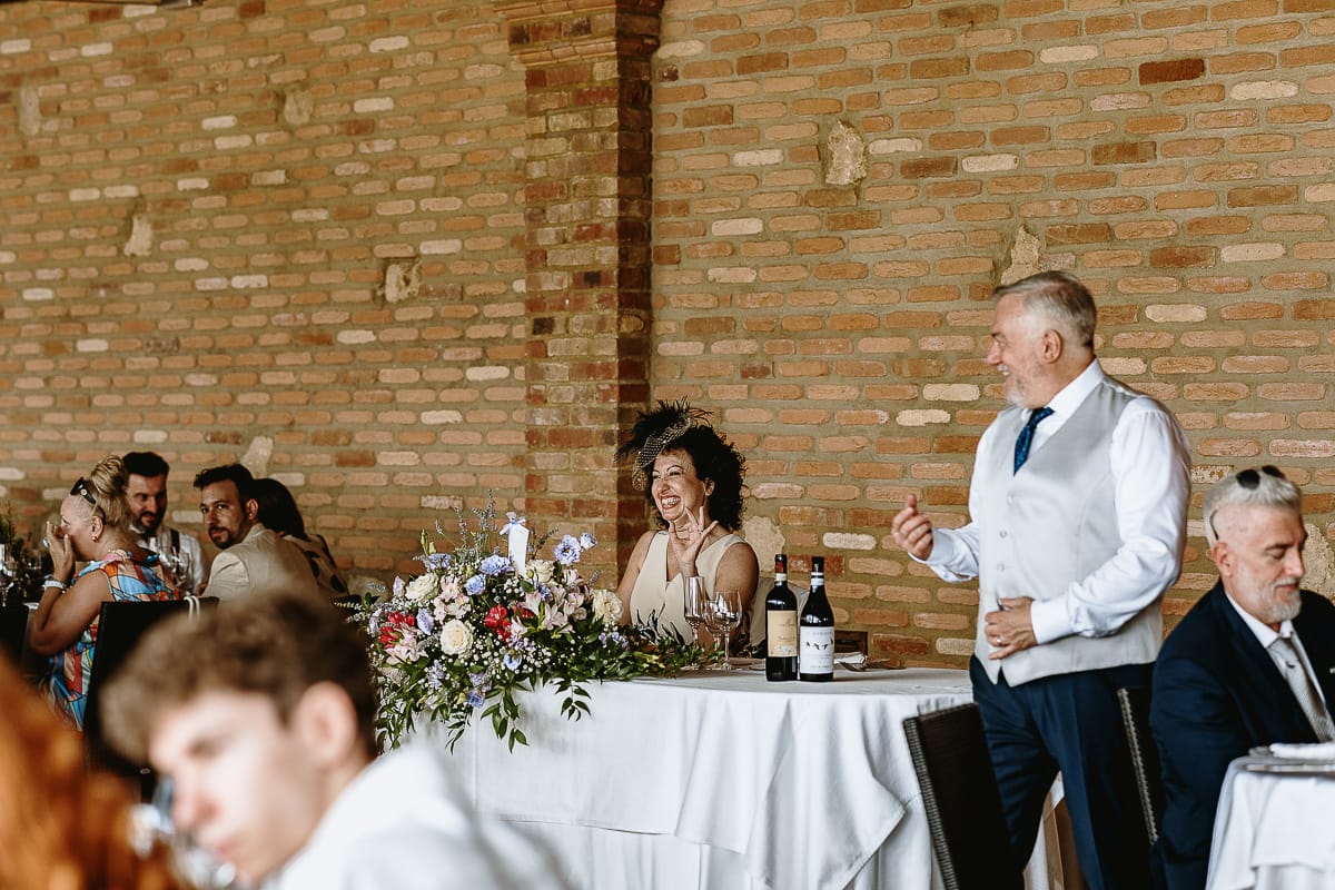 Fotografo matrimonio in Monferrato. Matrimonio di Serena e Fabrizio al Vecchio Castagno di Cocconato d'Asti. Pranzo nuziale.