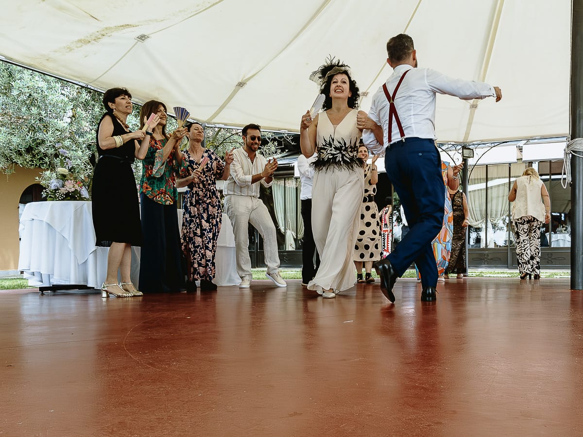 Fotografo matrimonio in Monferrato. Matrimonio di Serena e Fabrizio al Vecchio Castagno di Cocconato d'Asti. Balli