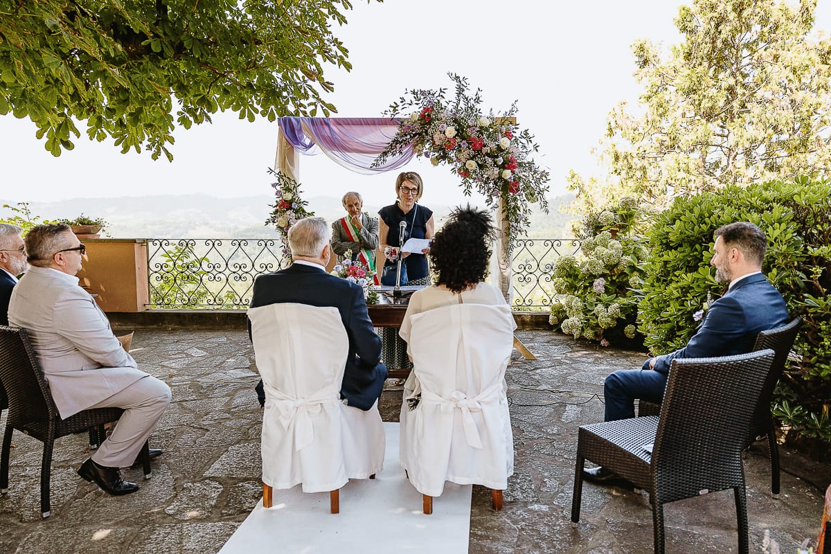 Fotografo matrimonio in Monferrato. Matrimonio di Serena e Fabrizio al Vecchio Castagno di Cocconato d'Asti. Cerimonia. Discorso della testimone.