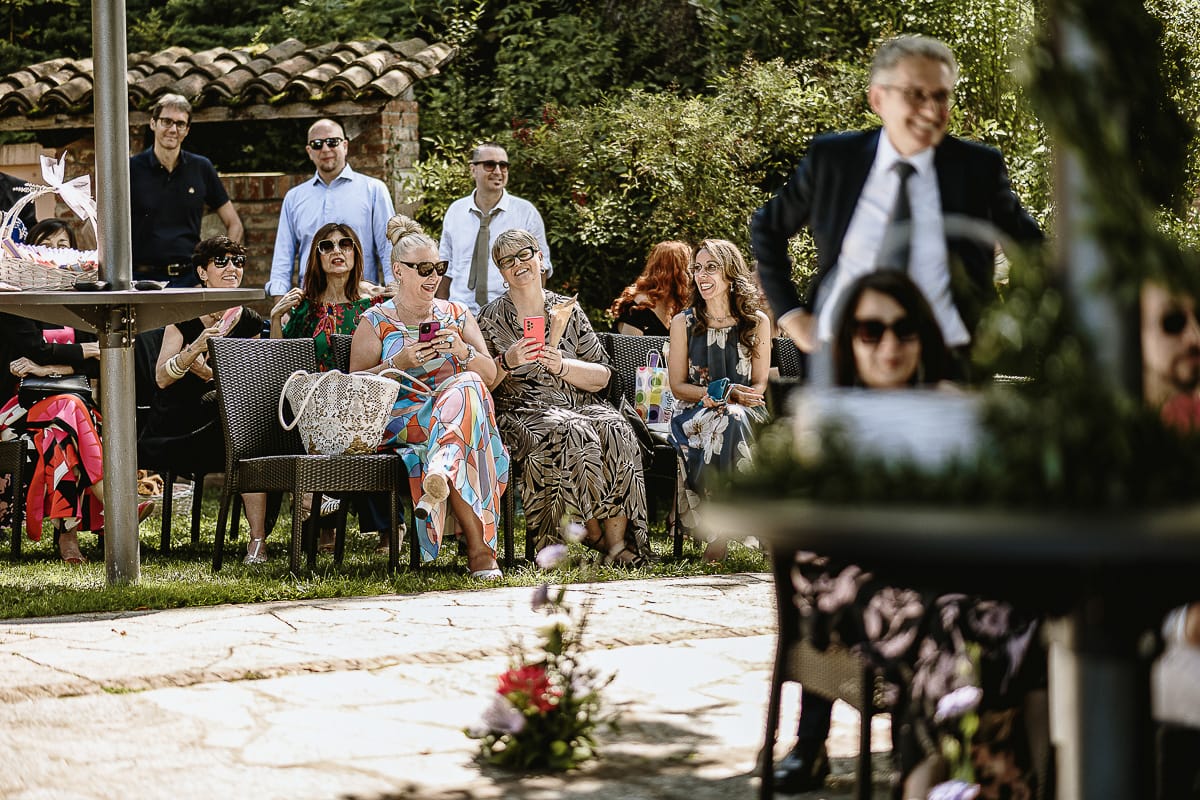 Fotografo matrimonio in Monferrato. Matrimonio di Serena e Fabrizio al Vecchio Castagno di Cocconato d'Asti. Cerimonia. Invitati.