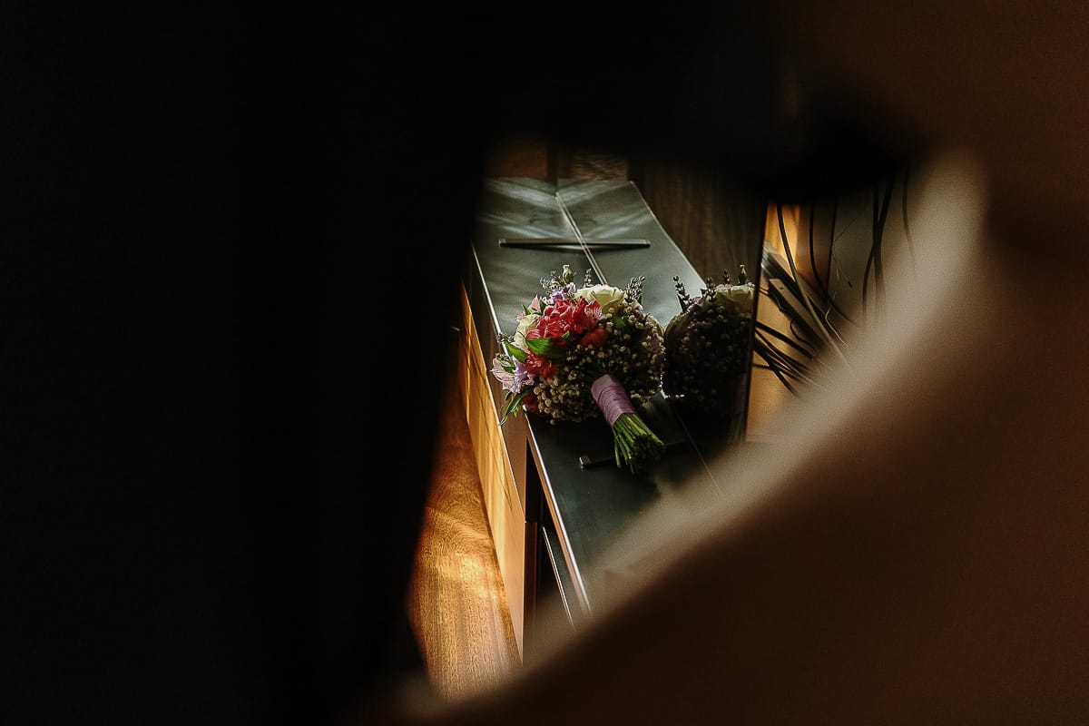 Fotografo matrimonio in Monferrato. Matrimonio di Serena e Fabrizio. Preparazione a Baldissero Torinese. Bouquet.