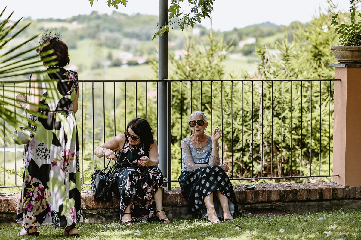 Fotografo matrimonio in Monferrato. Matrimonio di Serena e Fabrizio al Vecchio Castagno di Cocconato d'Asti. Aperitivo.