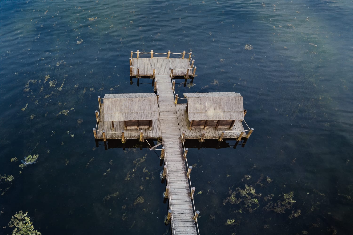 Pre-wedding al Lago di Viverone di Ilaria e Luca. Foto dal drone della zona delle Palafitte