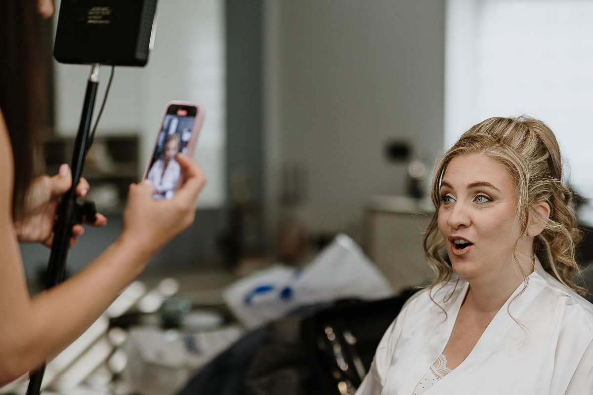 Fotografo Matrimonio in Piemonte. Preparazione a Moncucco Torinese. Make up della sposa