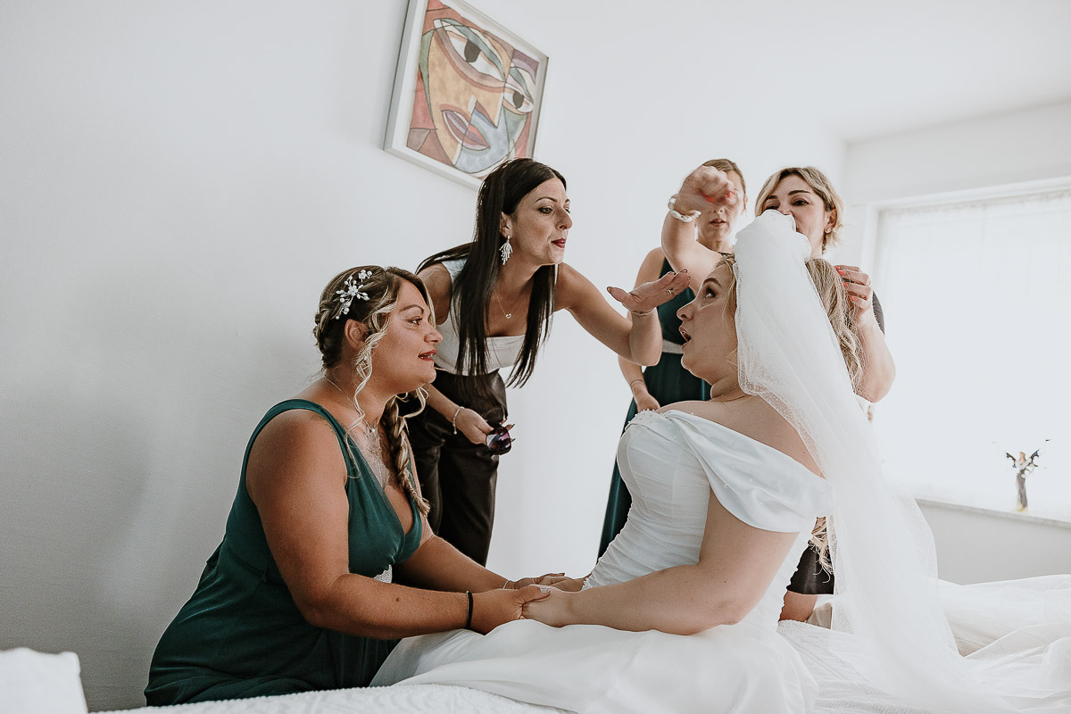 Fotografo Matrimonio in Piemonte. Preparazione a Moncucco Torinese.