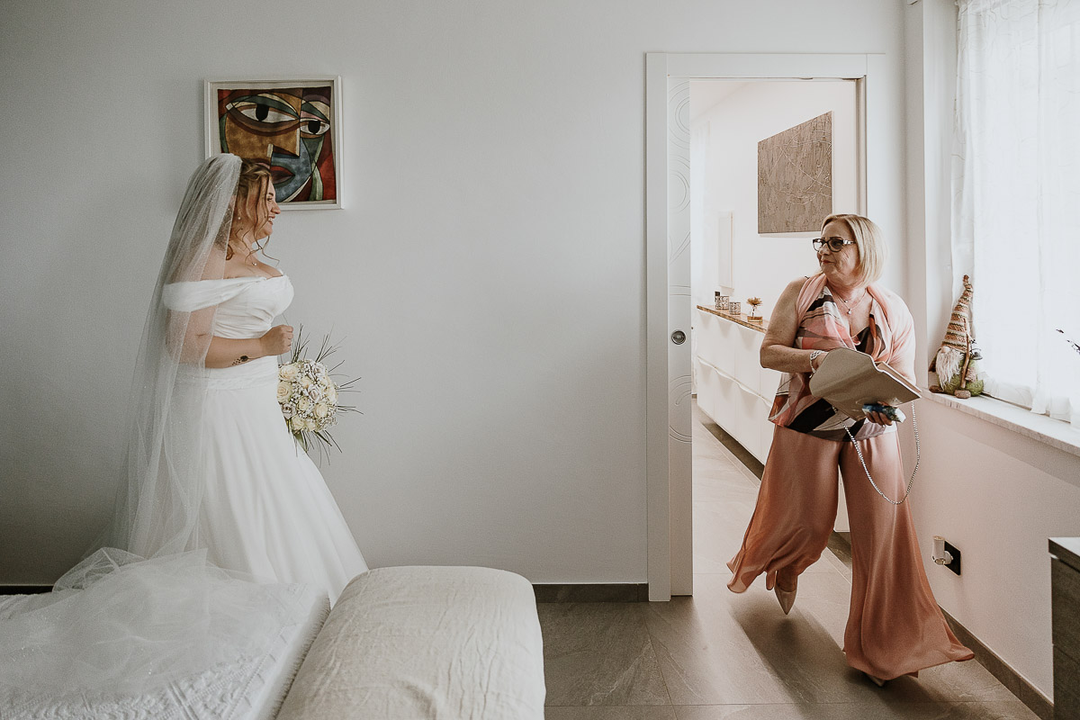 Fotografo Matrimonio in Piemonte. Preparazione a Moncucco Torinese.