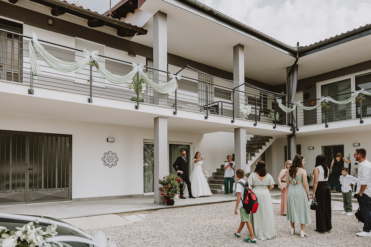Fotografo Matrimonio in Piemonte. Preparazione a Moncucco Torinese. La bella casa degli sposi.