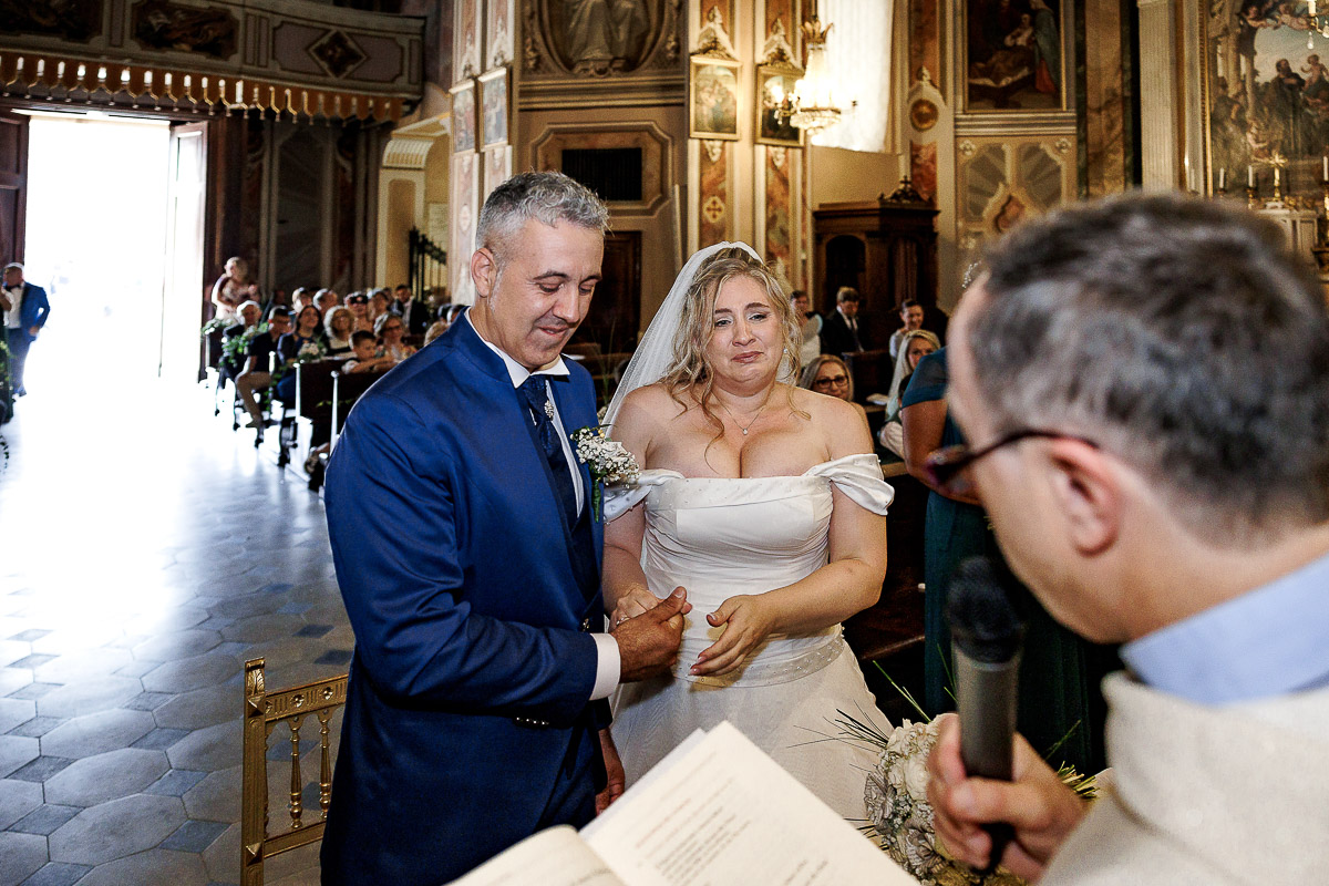 Fotografo Matrimonio in Piemonte. Cerimonia nella chiesa di San Giovanni Battista di Moriondo Torinese.