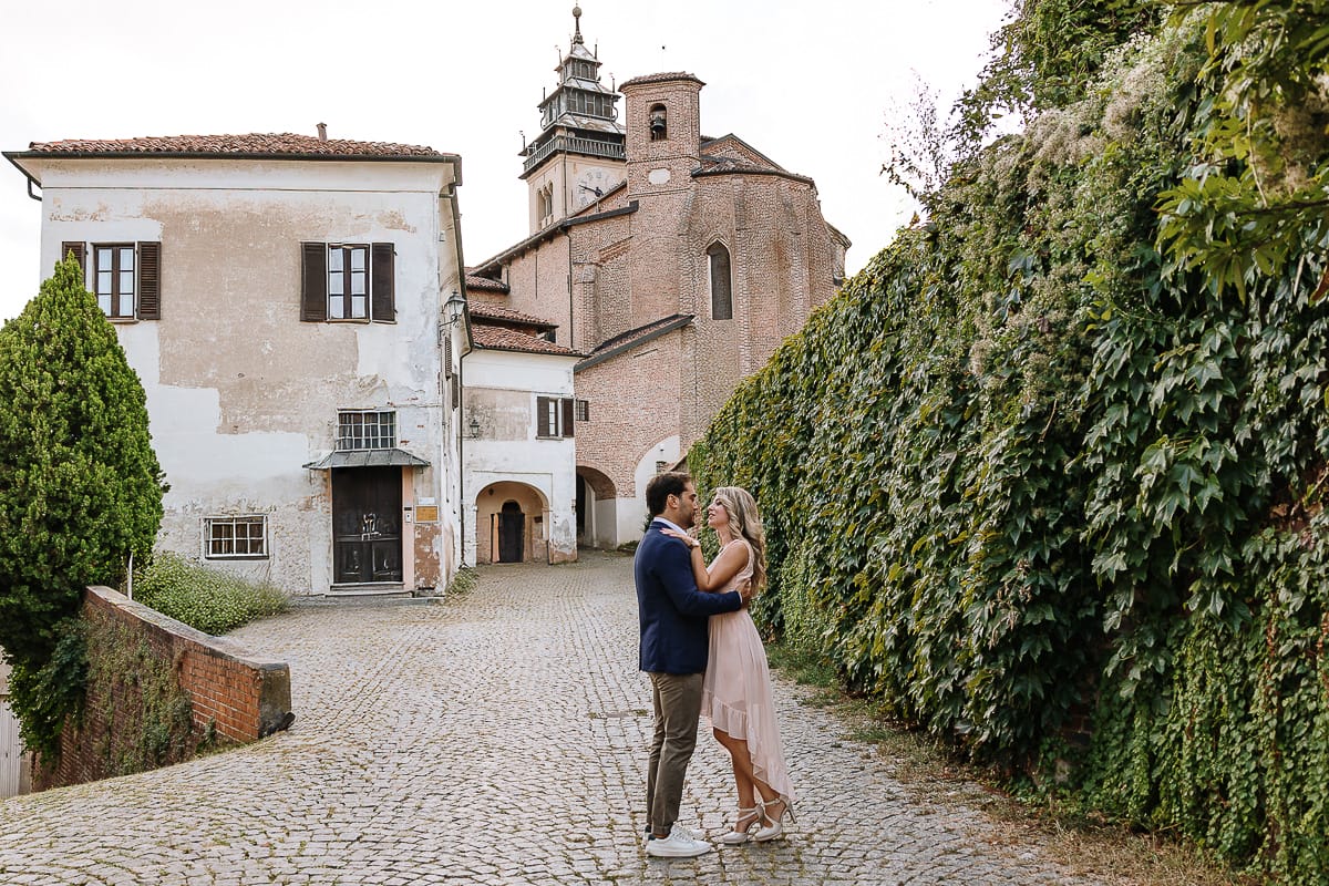 Pre-wedding a Chieri. Shary e Claudio nella parte più alta della città, detta " la Chiocciola".