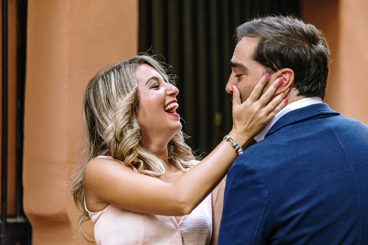 Pre-wedding a Chieri. Shary accarezza Claudio.