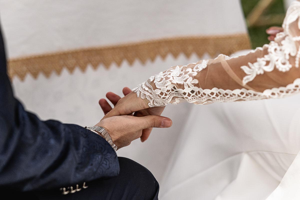 Fotografo Matrimonio Lago di Viverone, Tenuta Variselle. Cerimonia religiosa secondo il rito della Chiesa di Antiochia.