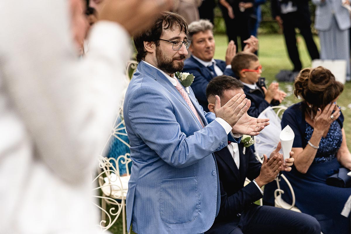 Fotografo Matrimonio Lago di Viverone, Tenuta Variselle. Cerimonia religiosa secondo il rito della Chiesa di Antiochia. Applausi.