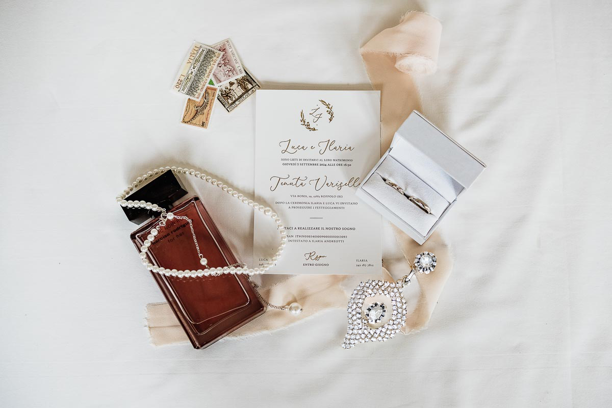 Fotografo Matrimonio Lago di Viverone, Tenuta Variselle. Dettagli della sposa