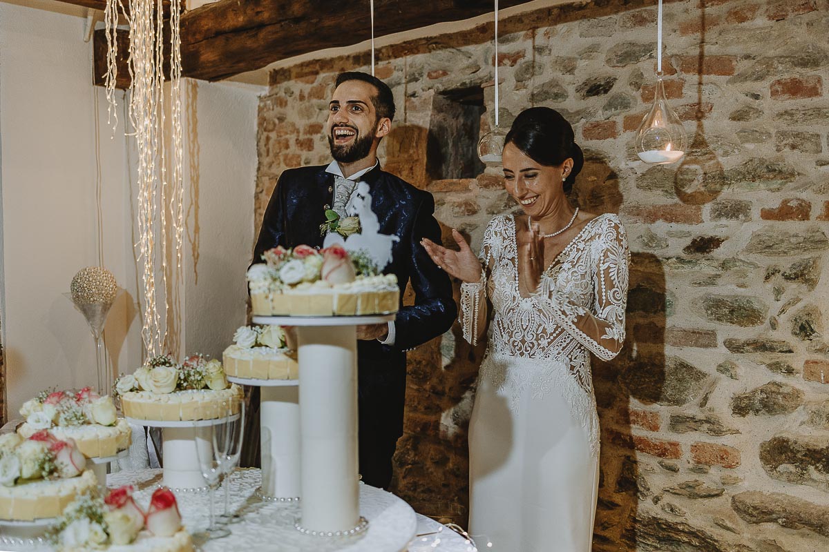 Fotografo Matrimonio Lago di Viverone, Tenuta Variselle. Ricevimento.Taglio torta.