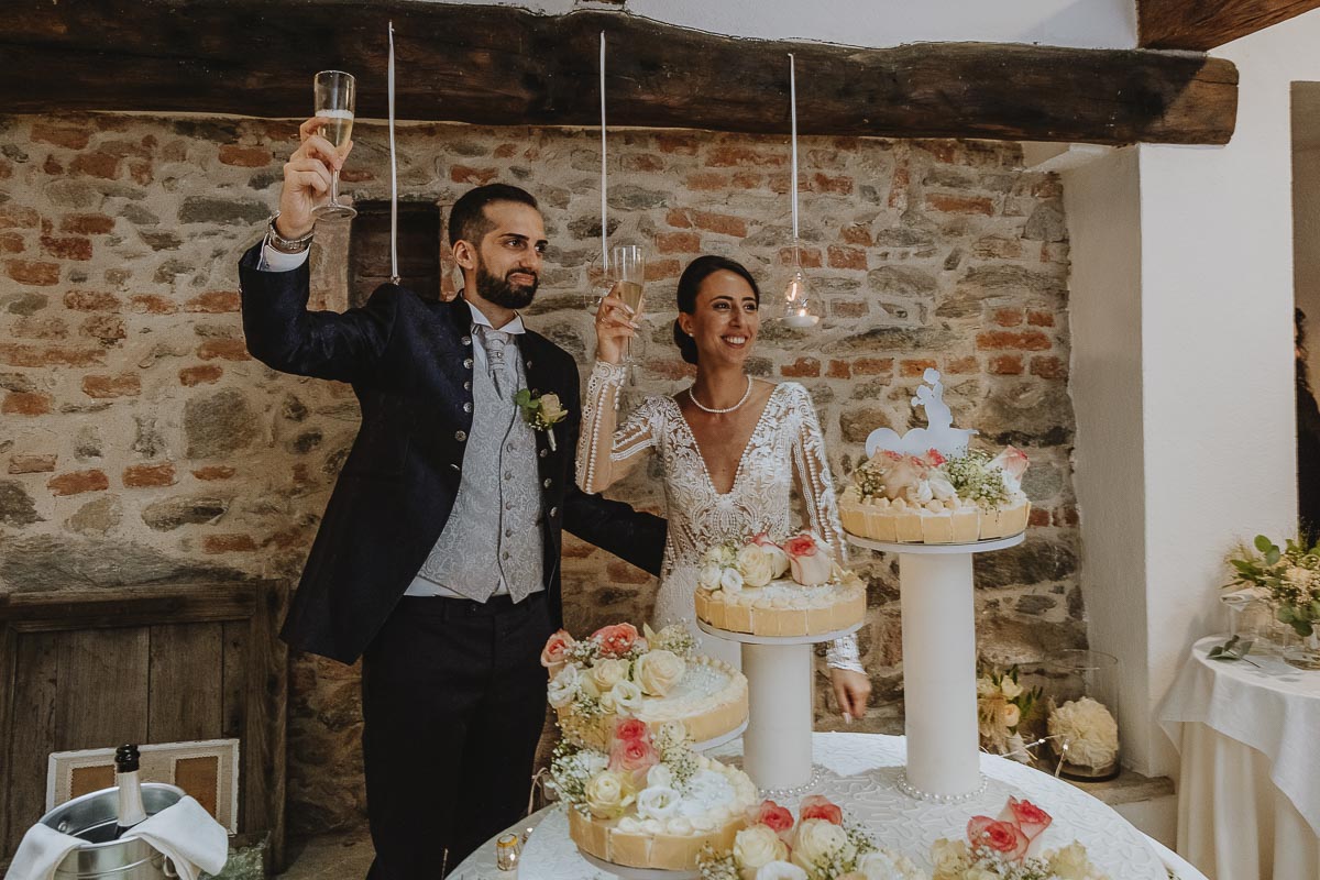 Fotografo Matrimonio Lago di Viverone, Tenuta Variselle. Ricevimento.Taglio torta. brindisi.