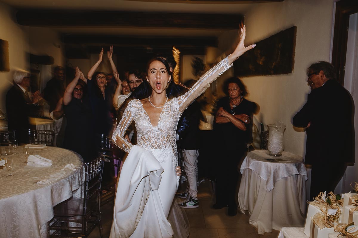 Fotografo Matrimonio Lago di Viverone, Tenuta Variselle. Ricevimento.Balli di gruppo. Mosso creativo.