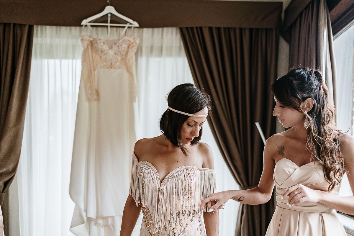 Fotografo Matrimonio Lago di Viverone, Tenuta Variselle. Preparazione della sposa. Sorelle della sposa.