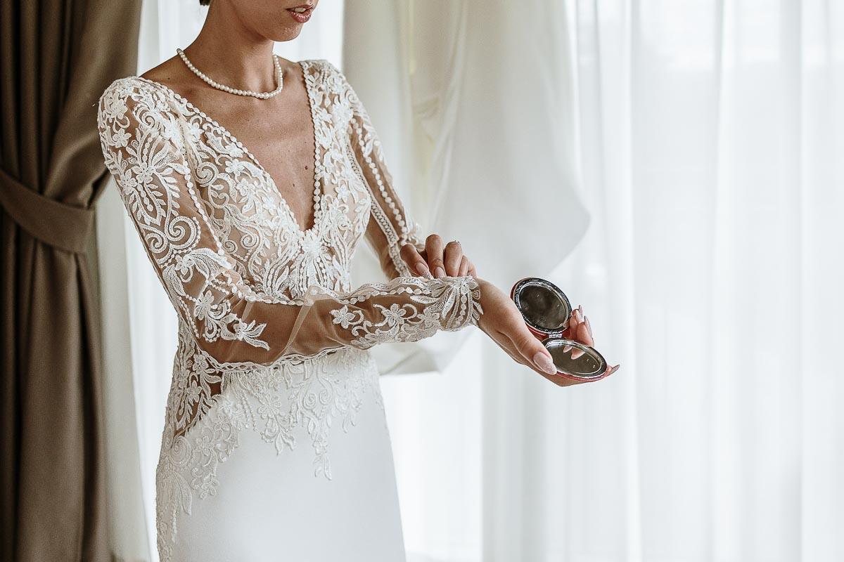 Fotografo Matrimonio Lago di Viverone, Tenuta Variselle. Preparazione della sposa.