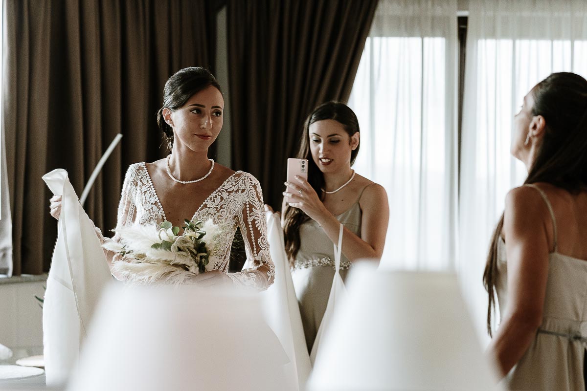 Fotografo Matrimonio Lago di Viverone, Tenuta Variselle. Preparazione della sposa.