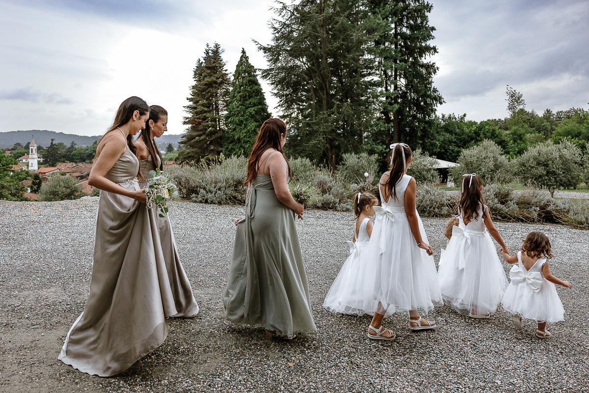 Fotografo Matrimonio Lago di Viverone, Tenuta Variselle. Cerimonia religiosa secondo il rito della Chiesa di Antiochia. Sfilata delle damigelle.