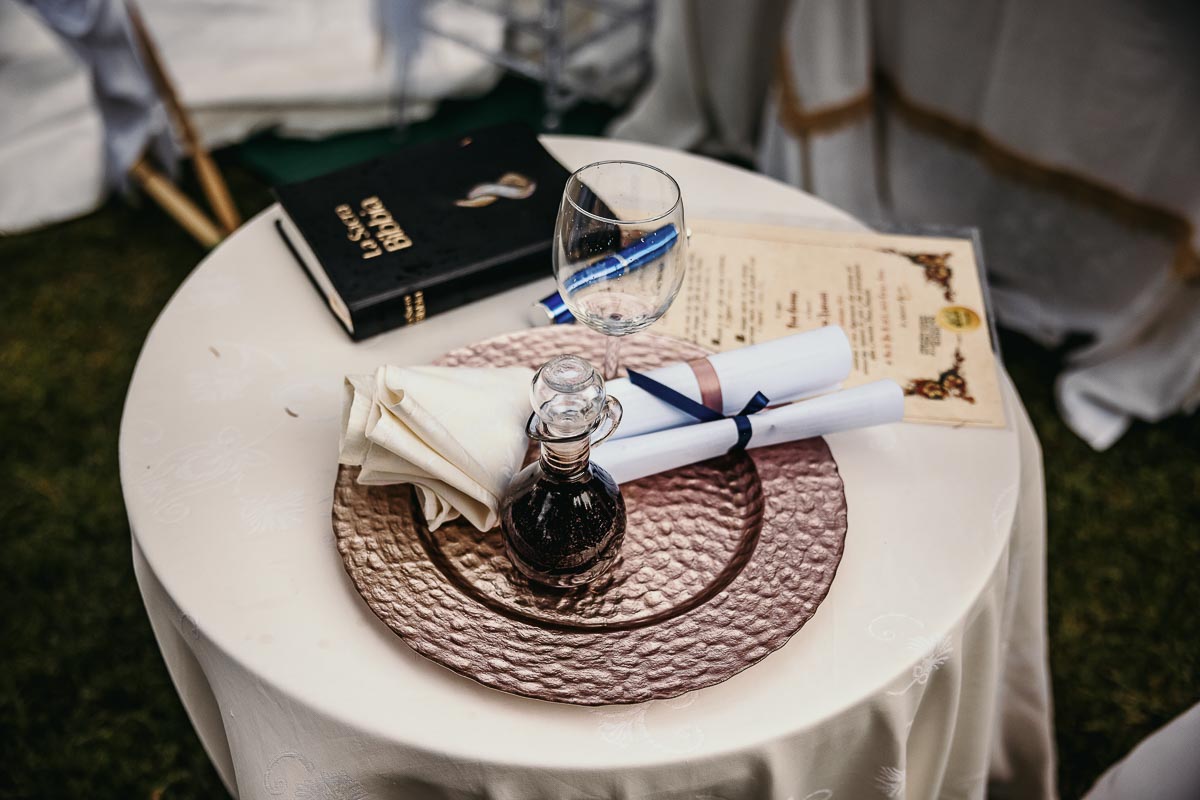 Fotografo Matrimonio Lago di Viverone, Tenuta Variselle. Cerimonia religiosa secondo il rito della Chiesa di Antiochia. dettagli.
