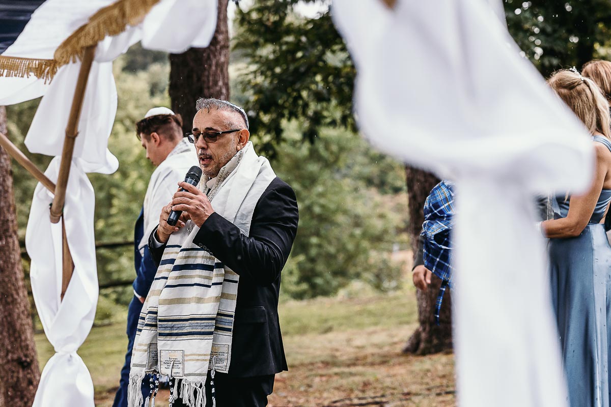 Fotografo Matrimonio Lago di Viverone, Tenuta Variselle. Cerimonia religiosa secondo il rito della Chiesa di Antiochia. Officiante.