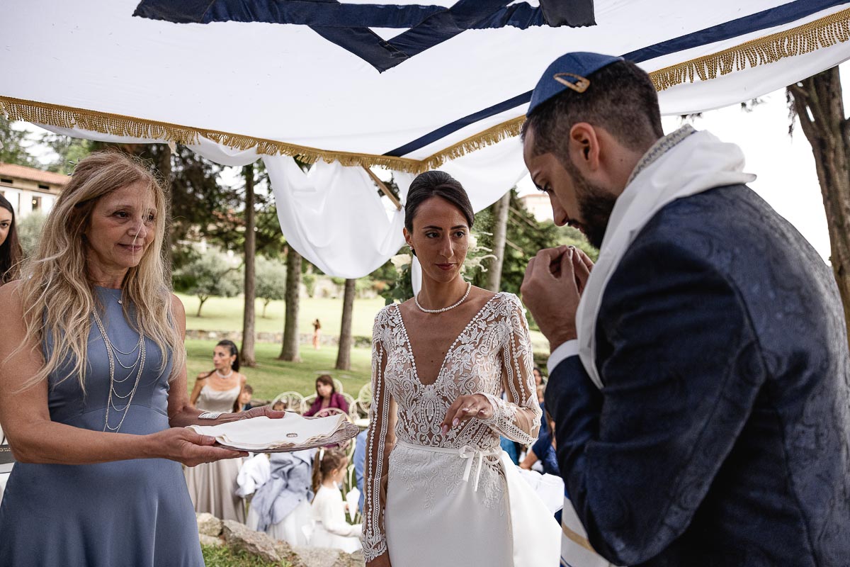 Fotografo Matrimonio Lago di Viverone, Tenuta Variselle. Cerimonia religiosa secondo il rito della Chiesa di Antiochia.