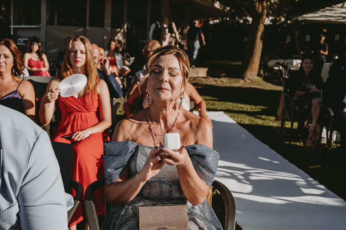 Matrimonio Lago di Candia. Cerimonia. Rito del calore. mamma dello sposo.