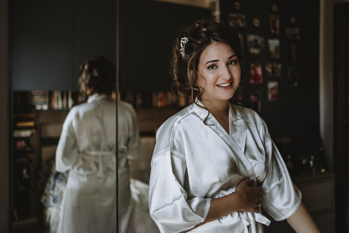 Matrimonio Lago di Candia . Preparazione della sposa.