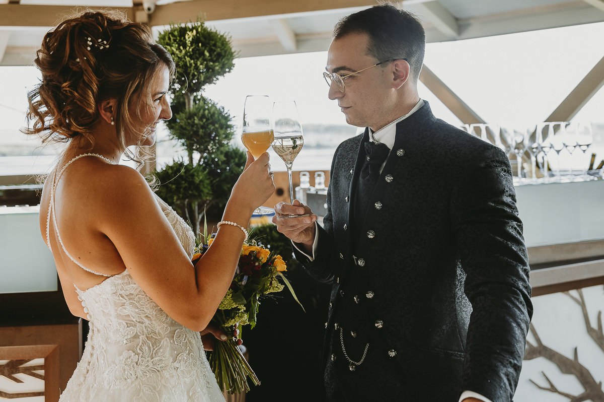 Matrimonio Lago di Candia. Cerimonia. Brindisi nel Chiringuito
