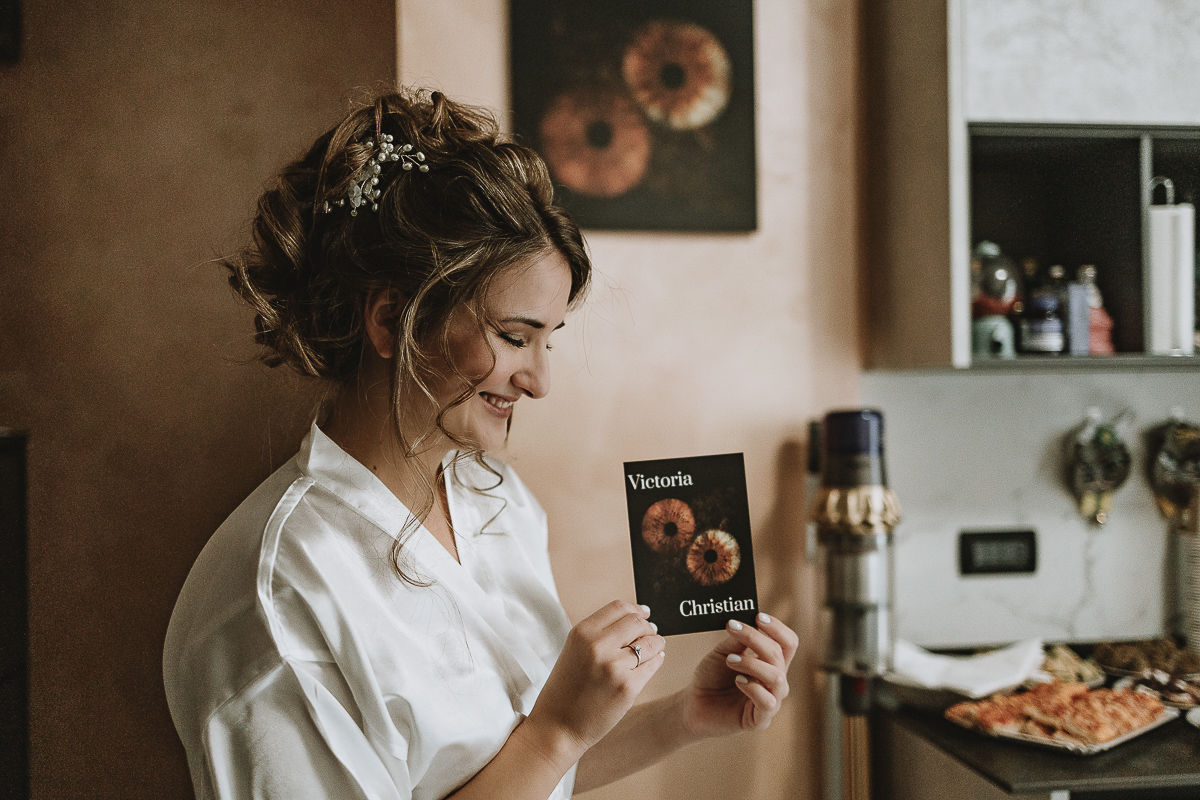 Matrimonio Lago di Candia . Preparazione della sposa.