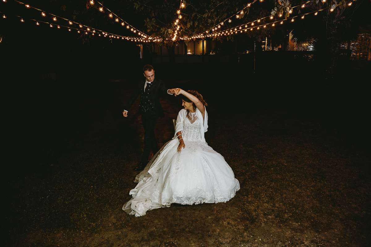 Matrimonio Lago di Candia. Ricevimento. Lancio della giarrettiera con balletto.