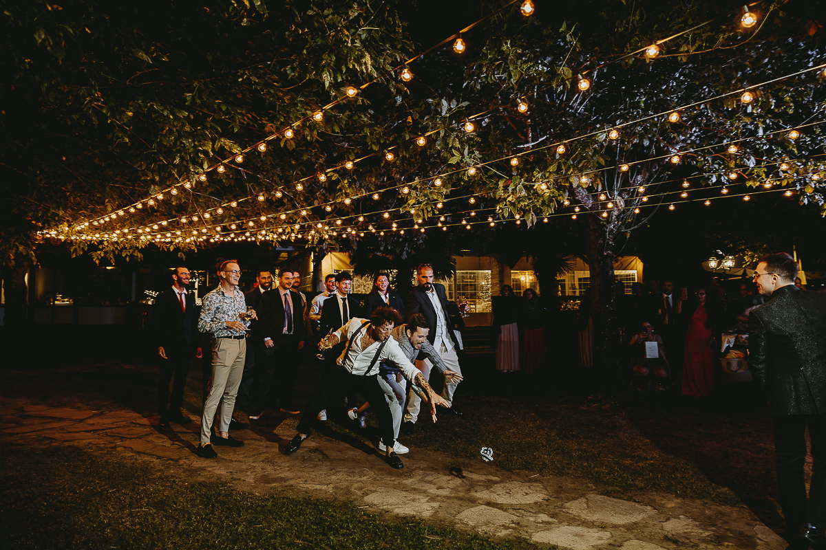 Matrimonio Lago di Candia. Ricevimento. Lancio della giarrettiera con balletto.