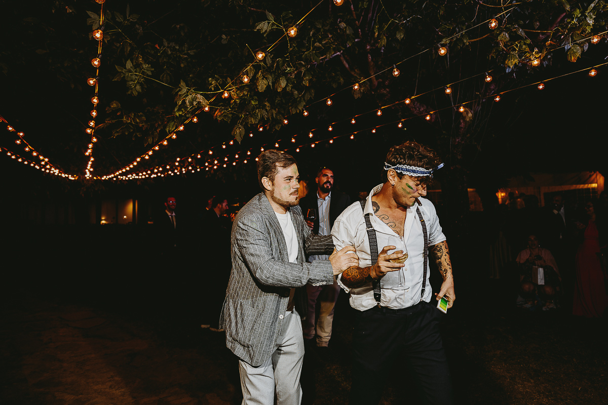 Matrimonio Lago di Candia. Ricevimento. Lancio della giarrettiera con balletto.
