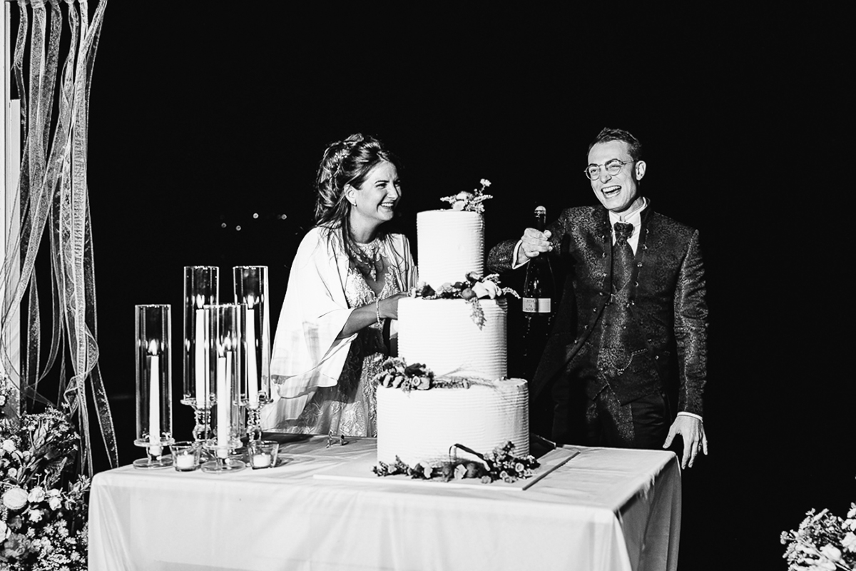 Matrimonio Lago di Candia. Taglio della torta.