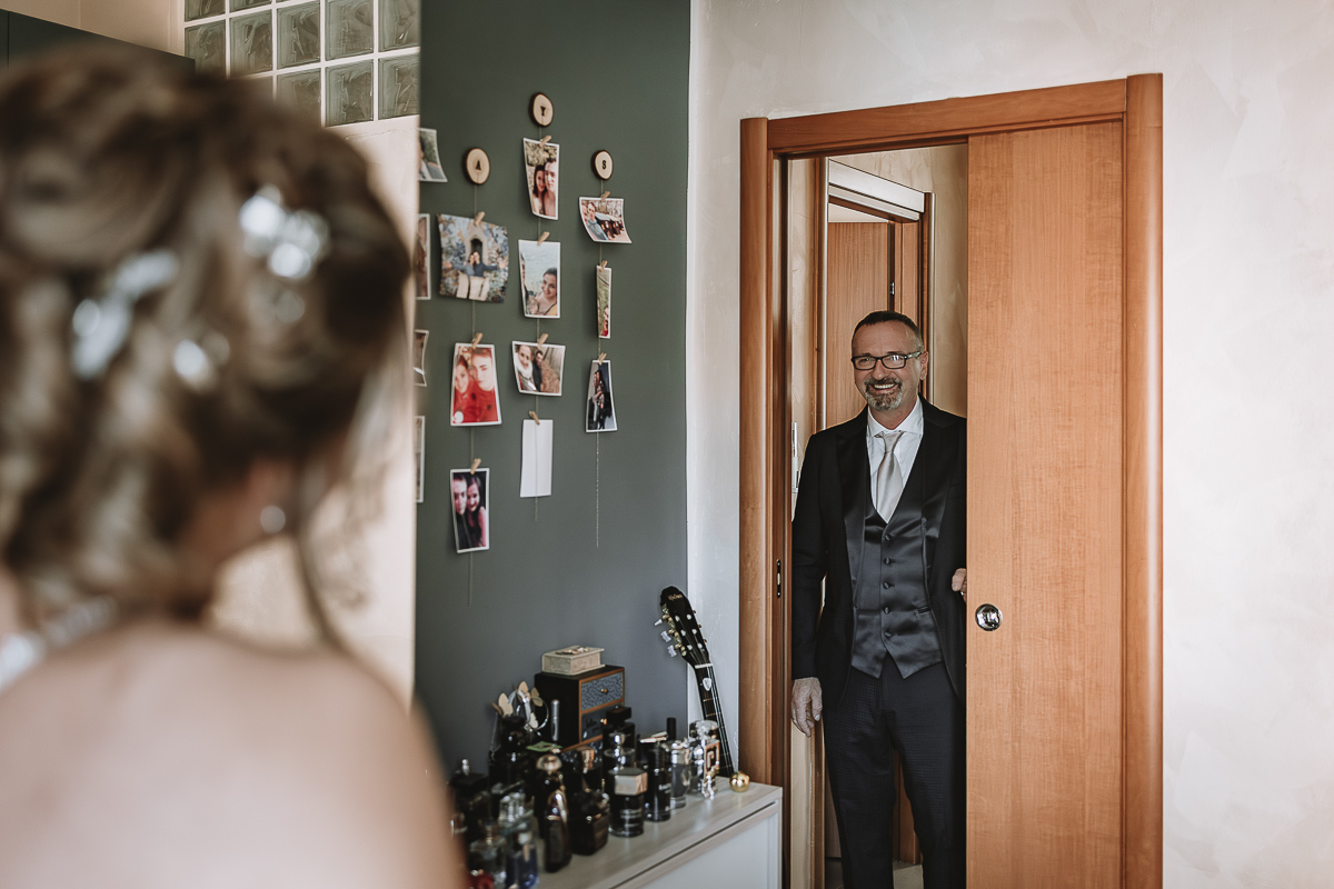 Matrimonio Lago di Candia . Preparazione della sposa. Arrivo del padre della sposa.