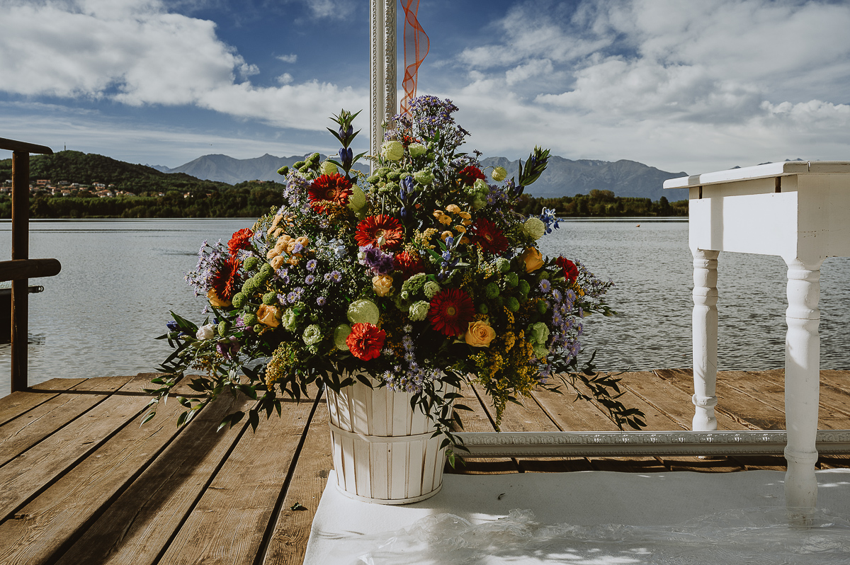 Matrimonio Lago di Candia. Cerimonia. Fiori