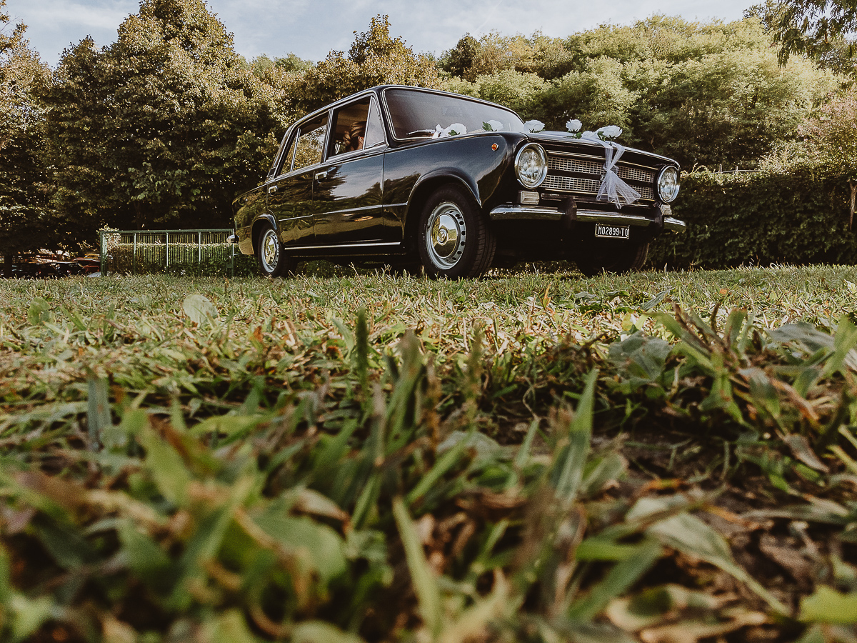 Matrimonio Lago di Candia. Cerimonia. Auto d'epoca.