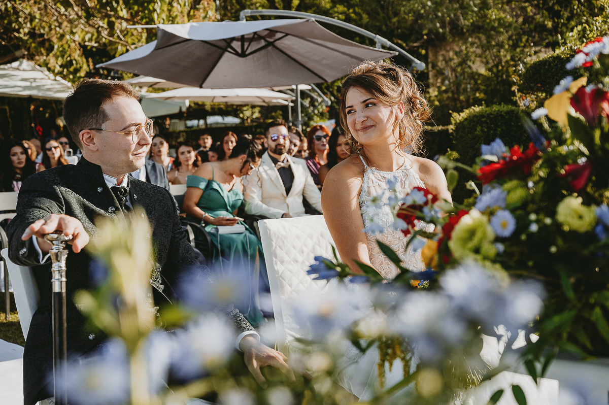 Matrimonio Lago di Candia. Cerimonia. Gli sposi si guardano