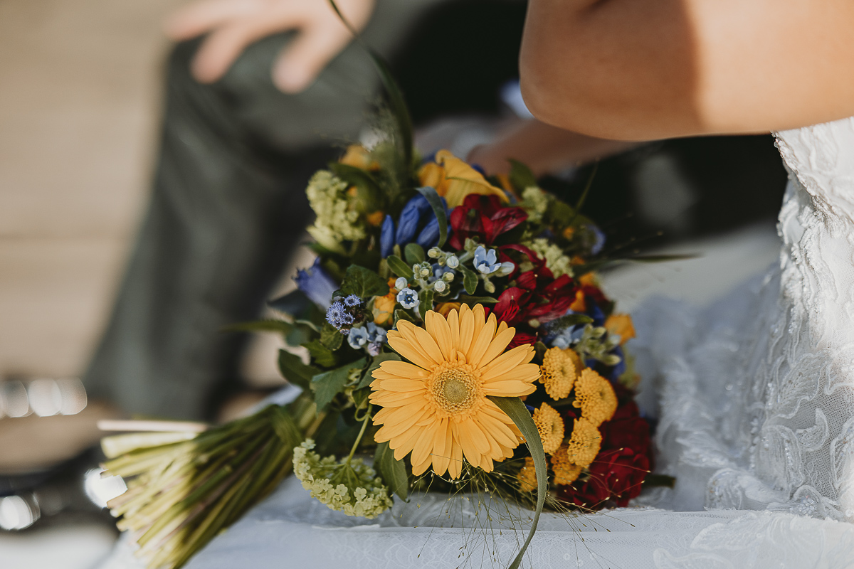 Matrimonio Lago di Candia. Cerimonia. Bouquet.