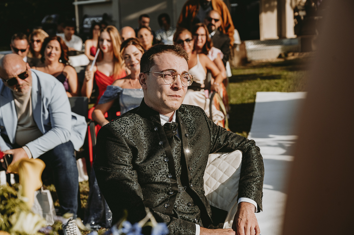 Matrimonio Lago di Candia. Cerimonia. Sposo commosso
