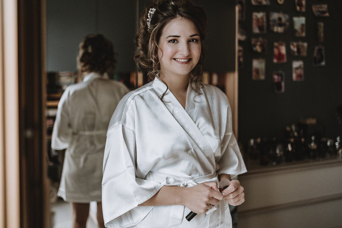 Matrimonio Lago di Candia . Preparazione della sposa.